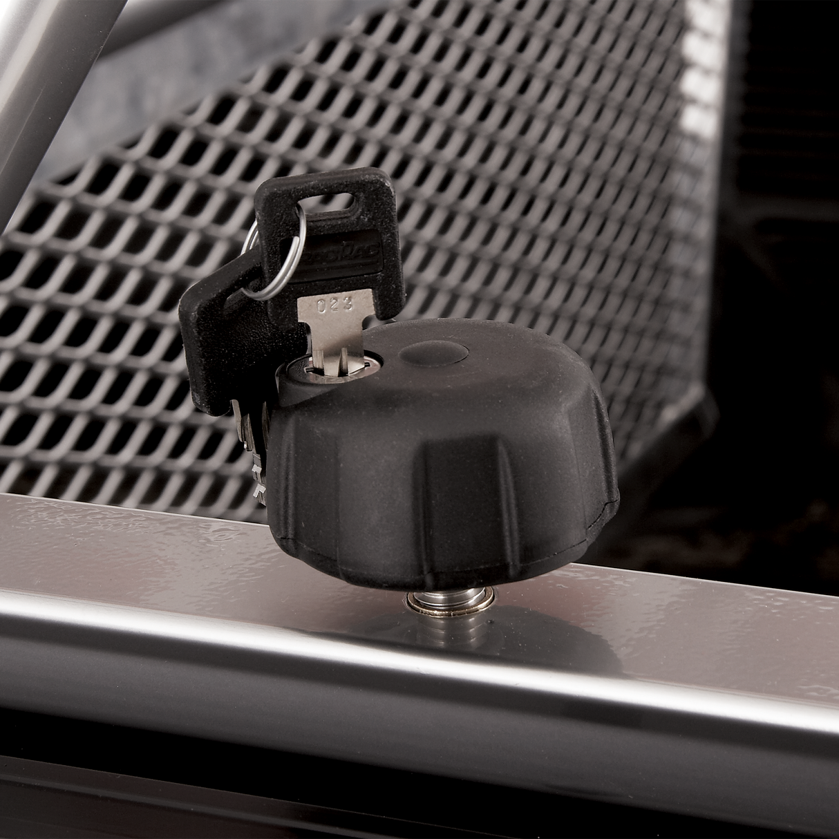 Thule Tracrac Locking Tracknobs - 25700 Bed Racks