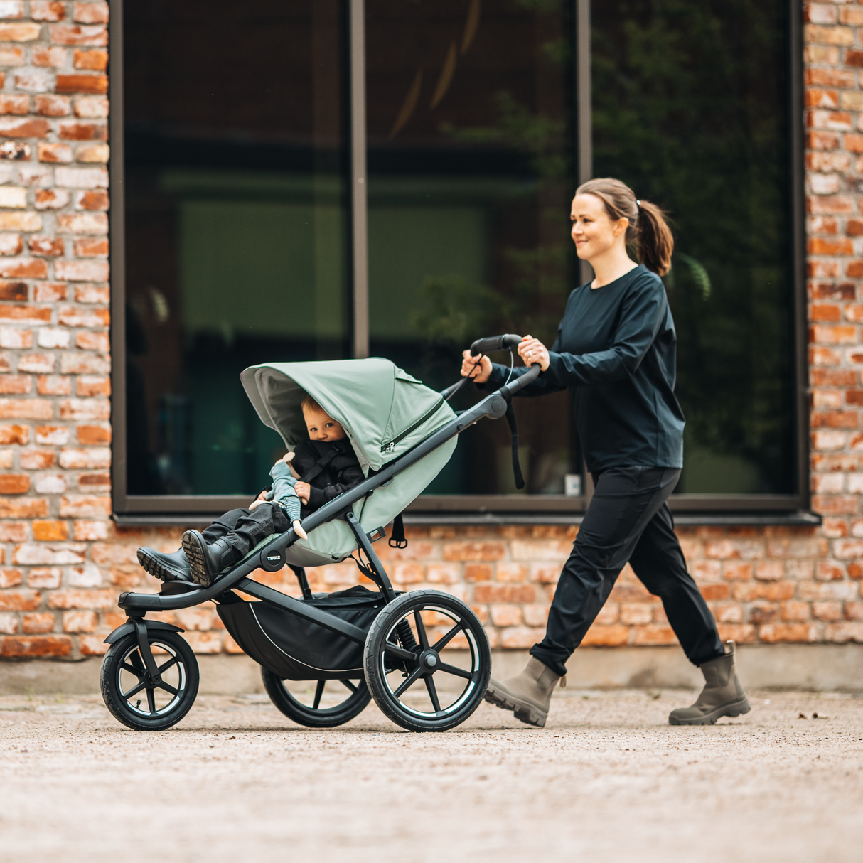 Thule Urban Glide 3 - With Magnetic Straps Stroller